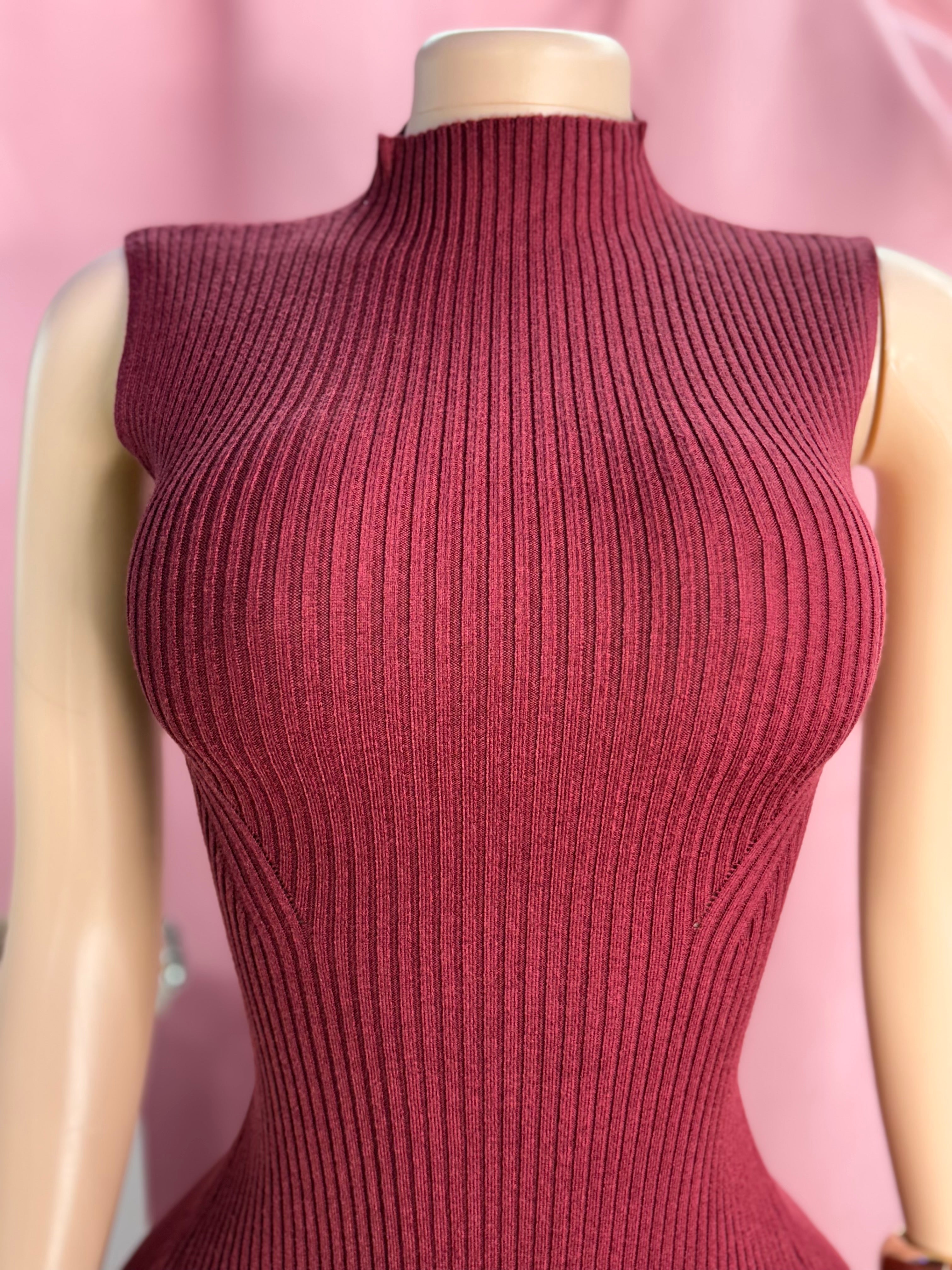 Dress to look delicate .