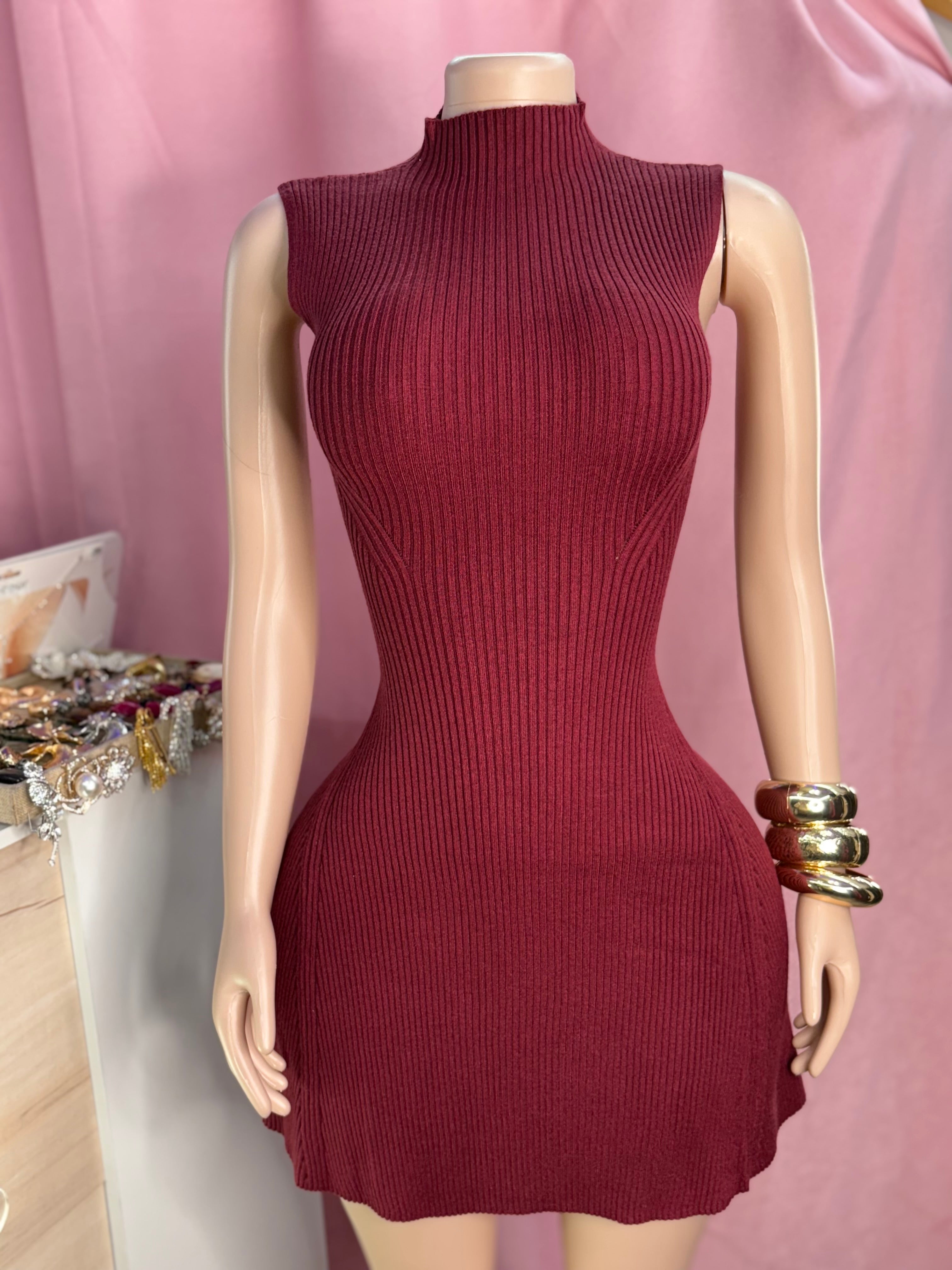 Dress to look delicate .